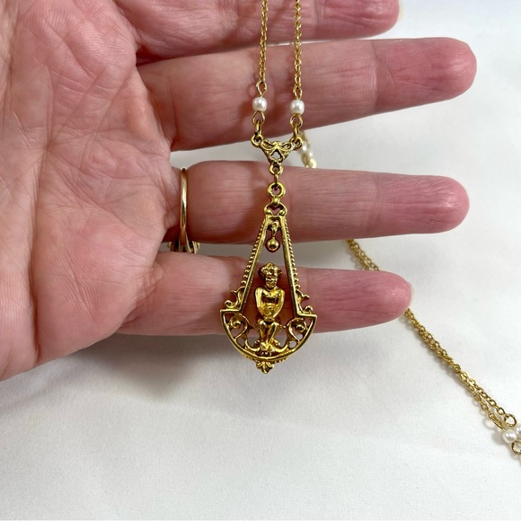 Vintage unique gold tone pendant necklace chain with faux pearls by 1928. - Picture 3 of 11
